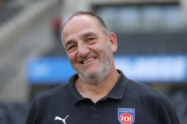 15.08.2026, xtgx, Fussball 2. Bundesliga, Hertha BSC Berlin - 1. FC Heidenheim, v.l. Frank Schmidt (Heidenheim, Trainer) Portrait, Portraet, Einzelbild lacht, laechelt, positiv, zufrieden (DFL DFB REGULATIONS PROHIBIT ANY USE OF PHOTOGRAPHS as IMAGE SEQUENCES and or QUASI-VIDEO) Berlin *** August 15, 2026, xtgx, Soccer 2. Bundesliga, Hertha BSC Berlin vs. FC Heidenheim, from left: Frank Schmidt (Heidenheim), Coach Portrait, Portrait, single image: laughing, smiling, positive, satisfied DFL DFB REGULATIONS PROHIBIT ANY USE OF PHOTOGRAPHS as IMAGE SEQUENCES and or QUASI-VIDEO Berlin