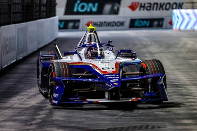 Nico Mueller (Porsche Formula E Team, 51) zweites freies Training Free Practice 2, ABB FIA Formula E World Championship, WM, Weltmeisterschaft London e-Prix 2026, Vereinigtes Koenigreich, Saison 12 2025 26, Runde 16, 15.07.2026, ABB FIA Formula E World Championship, London e-Prix 2026, Vereinigtes Koenigreich, Saison 12 2025 26, Runde 16, 15.07.2026 London *** Nico Mueller, Porsche Formula E Team, 51st in Free Practice 2, ABB FIA Formula E World Championship, London e-Prix 2026, United Kingdom, Season 12 (2025–26), Round 16, July 15, 2026, ABB FIA Formula E World Championship, 2026 London ePrix, United Kingdom, Season 12 (2025–26), Round 16, July 15, 2026, London Copyright: xEibner-Pressefoto LauraxRoemerx EP_LRR