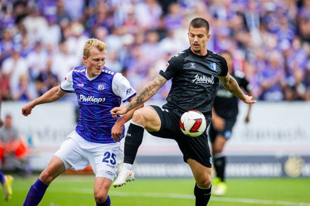 15.08.2026 - Fußball, 2026 2027, 2. Bundesliga, 2. Spieltag, VfL Osnabrück - 1. FC Magdeburg: (L-R) Niklas Wiemann (Osnabrück), Mateusz Zukowski (Magdeburg) DFL REGULATIONS PROHIBIT ANY USE OF PHOTOGRAPHS AS IMAGE SEQUENCES AND OR QUASI-VIDEO. *** August 15, 2026 Soccer, 2026–2027, 2. Bundesliga, Matchday 2, VfL Osnabrück 1 FC Magdeburg, Referee Niklas Wiemann (Osnabrück), Mateusz Zukowski (Magdeburg). DFL regulations prohibit any use of photographs as image sequences and or quasi-video.