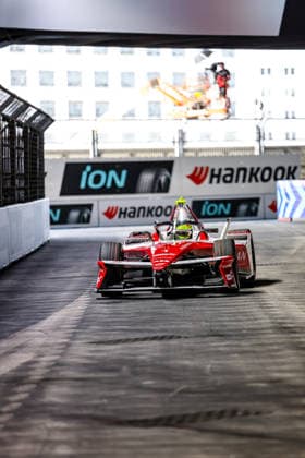 Oliver Rowland (Nissan Formula E Team, 01) zweites freies Training Free Practice 2, ABB FIA Formula E World Championship, WM, Weltmeisterschaft London e-Prix 2026, Vereinigtes Koenigreich, Saison 12 2025 26, Runde 16, 15.07.2026, ABB FIA Formula E World Championship, London e-Prix 2026, Vereinigtes Koenigreich, Saison 12 2025 26, Runde 16, 15.07.2026 London *** Oliver Rowland, Nissan Formula E Team, 01, Second Free Practice (FP2), ABB FIA Formula E World Championship, London e-Prix 2026, United Kingdom, Season 12 (2025–26), Round 16, July 15, 2026, ABB FIA Formula E World Championship, 2026 London e-Prix, United Kingdom, Season 12 (2025–26), Round 16, July 15, 2026, London Copyright: xEibner-Pressefoto LauraxRoemerx EP_LRR