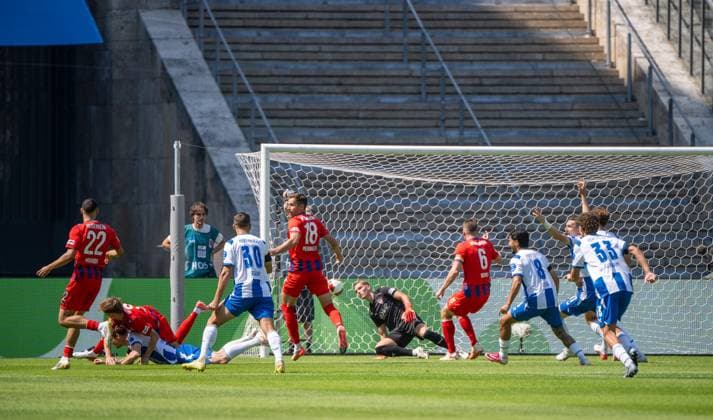 Fußball, Herren, Saison 2026 2027, 2. Bundesliga (2. Spieltag), Hertha BSC - 1. FC Heidenheim, Sebastian Grönning (3. v. l, Hertha BSC) erzielt das Tor zum 1:0 gegen Frank Feller (1. FC Heidenheim), 15.08.2026, *** Soccer, Men s, 2026–2027 Season, 2. Bundesliga, Matchday 2, Hertha BSC vs. FC Heidenheim, Sebastian Grönning (third from left), Hertha BSC scores the 1–0 goal against Frank Feller’s FC Heidenheim, August 15, 2026, Copyright: xMatthiasxKochx