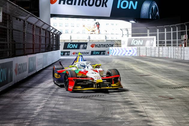 Lucas di Grassi (Lola Yamaha ABT Formula E Team, 11) zweites freies Training Free Practice 2, ABB FIA Formula E World Championship, WM, Weltmeisterschaft London e-Prix 2026, Vereinigtes Koenigreich, Saison 12 2025 26, Runde 16, 15.07.2026, ABB FIA Formula E World Championship, London e-Prix 2026, Vereinigtes Koenigreich, Saison 12 2025 26, Runde 16, 15.07.2026 London *** Lucas di Grassi, Lola Yamaha ABT Formula E Team, 11th in Free Practice 2, ABB FIA Formula E World Championship, London e-Prix 2026, United Kingdom, Season 12 (2025–26), Round 16, July 15, 2026, ABB FIA Formula E World Championship, 2026 London ePrix, United Kingdom, Season 12 (2025–26), Round 16, July 15, 2026, London Copyright: xEibner-Pressefoto LauraxRoemerx EP_LRR