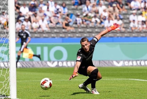 Frank Feller ( 1) verpasst eine Parade und kassiert ein fruehes Gegentor. GER, Hertha BSC vs 1.FC Heidenheim 1846, 2. Bundesliga, 2. Spieltag, Saison 2026-27, 15.08.2026 DFL REGULATIONS PROHIBIT ANY USE OF PHOTOGRAPHS AS IMAGE SEQUENCES AND OR QUASI-VIDEO GER, Hertha BSC vs 1.FC Heidenheim 1846, 2. Bundesliga, 2. Spieltag, Saison 2026-27, 15.08.2026 Berlin *** Frank Feller 1 misses a save and concedes an early goal GER, Hertha BSC vs. 1 FC Heidenheim 1846, 2. Bundesliga, Matchday 2, 2026–27 Season, August 15, 2026. DFL regulations prohibit any use of photographs as image sequences and or quasi-video. GER, Hertha BSC vs. 1 FC Heidenheim 1846, 2. Bundesliga, Matchday 2, 2026–27 season, August 15, 2026, Berlin Copyright: xEibner-Pressefoto ScottxColemanx EP_SCN