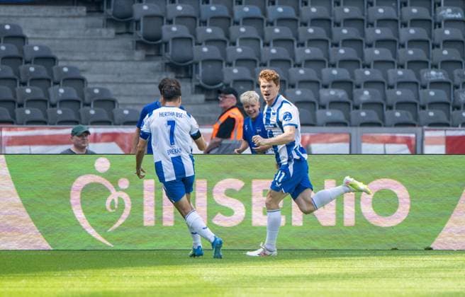 Fußball, Herren, Saison 2026 2027, 2. Bundesliga (2. Spieltag), Hertha BSC - 1. FC Heidenheim, v. l. Josip Brekalo (Hertha BSC), Sebastian Grönning (Hertha BSC), Jubel nach Tor zum 1:0, 15.08.2026, *** Soccer, Men s, 2026–2027 Season, 2. Bundesliga, Matchday 2, Hertha BSC vs. FC Heidenheim, from left: Josip Brekalo (Hertha BSC), Sebastian Grönning (Hertha BSC), celebrating after the 1–0 goal, August 15, 2026, Copyright: xMatthiasxKochx