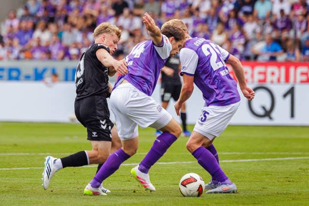 (L-R) Leon Noel Mergner (1. FC Magdeburg, 33), Jannik Mueller (VfL Osnabrueck, 24), Niklas Wiemann (VfL Osnabrueck, 25) GER, VfL Osnabrueck vs. 1. FC Magdeburg, Fussball, 2. Bundesliga, 2. Spieltag, Spielzeit 2026 2027, 15.08.2026 DFL Regulations prohibit any use of photographers as image sequences and or quasi-video. GER, VfL Osnabrueck vs. 1. FC Magdeburg, Fussball, 2. Bundesliga, 2. Spieltag, Spielzeit 2026 2027, 15.08.2026 Osnabrueck *** L R Leon Noel Mergner, 1 FC Magdeburg, 33; Jannik Mueller, VfL Osnabrück, 24; Niklas Wiemann, VfL Osnabrück, 25 (GER), VfL Osnabrück vs. 1 FC Magdeburg, Soccer, 2. Bundesliga, Matchday 2, 2026–2027 Season, August 15, 2026 DFL regulations prohibit any use of photographs as image sequences and or quasi-video GER, VfL Osnabrück vs. 1 FC Magdeburg, Soccer, 2. Bundesliga, Matchday 2, 2026–2027 season, August 15, 2026 Osnabrück Copyright: xEibner-Pressefoto JanxRollingerx EP_JSK
