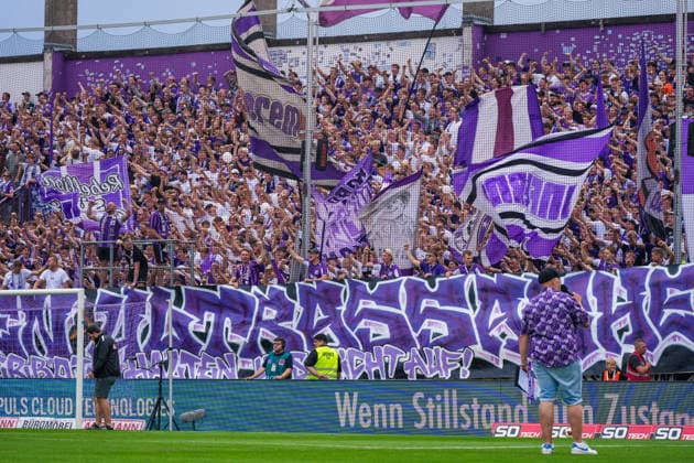 Fans VfL Osnabrück, Deutschland: Fussball, 2. Bundesliga, Saison 2026 27, 2. Spieltag, 15.08.2026, VfL Osnabrück vs 1. FC Magdeburg, Stadion Bremer Brücke (Osnabrück, Niedersachsen) *** VfL Osnabrück fans, German soccer, 2. Bundesliga, 2026–27 season, Matchday 2, August 15, 2026, VfL Osnabrück vs. 1. FC Magdeburg, Bremer Brücke Stadium, Osnabrück, Lower Saxony Copyright: xLeonxFrickx