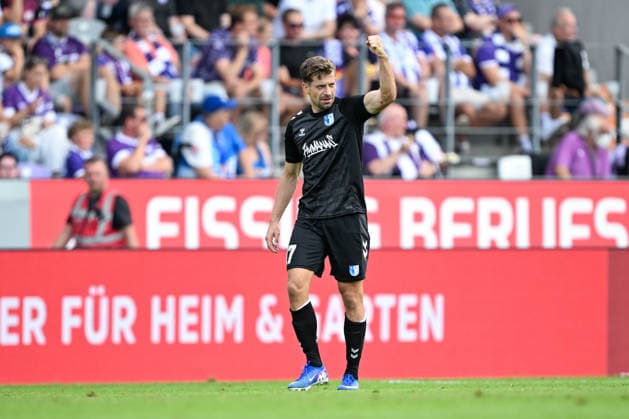2. Bundesliga 26 27 - VfL Osnabrück - 1. FC Magdeburg am 15.08.2026 an der Bremer Brücke in Osnabrück Jubel, Torjubel, Torschuetze, Torschütze Alexander Nollenberger (Magdeburg) jubelt nach seinem Tor zum 0:2. *** 2. Bundesliga, Matchday 26, VfL Osnabrück vs. 1. FC Magdeburg on August 15, 2026, at Bremer Brücke in Osnabrück—cheers, goal celebrations, Goal scorers, goal scorer Alexander Nollenberger; Magdeburg celebrates after his goal to make it 0–2 MT
