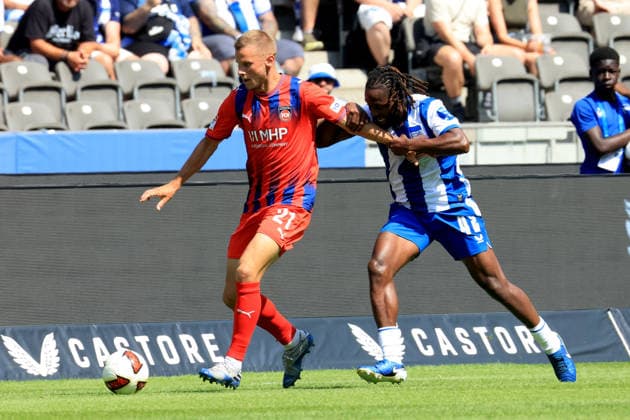 15.08.2026, DEU GER, Fussball , 2.Fussballbundesliga 2026 2027 (im Ligabetrieb zusätzlich: Spieltag, Saison 20xx 20xx), Berliner Olympiastadion, Hertha BSC vs. 1. FC Heidenheim 1846 Deyovaisio Zeefuik (Hertha BSC Berlin 42), Adrian Beck (Heidenheim 21) 2. Liga: DFB DFL regulations prohibit any use of photographs as image sequences and or quasi-video) Berlin Berliner Olympiastadion Berlin Deutschland *** August 15, 2026, Germany, Soccer, 2026–2027 Bundesliga 2, additional matchday in the league schedule, 20xx–20xx season, Berlin Olympic Stadium, Hertha BSC vs. 1. FC Heidenheim 1846 Deyovaisio Zeefuik Hertha BSC Berlin 42, Adrian Beck Heidenheim 21 2. Bundesliga DFB DFL regulations prohibit any use of photographs as image sequences and or quasi-video Berlin, Berlin Olympic Stadium, Berlin, Germany Copyright: xNordphotox xEnglerx