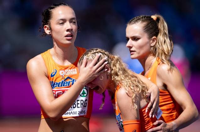 BIRMINGHAM - Isabel van den Berg, Britt de Blaauw, Fenna Achterberg and Anna Roelofs in action during the women s 4x100 relay qualification on the sixth day of the European Athletics Championships. IRIS VAN DEN BROEK ANP xVIxANPxSportx xxANPxIVx 565519180 originalFilename: 565519180.jpg