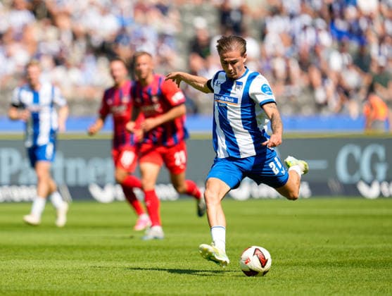 Marten Winkler ( 22) schiesst den Ball und erzielt ein Tor. GER, Hertha BSC vs 1.FC Heidenheim 1846, 2. Bundesliga, 2. Spieltag, Saison 2026-27, 15.08.2026 DFL REGULATIONS PROHIBIT ANY USE OF PHOTOGRAPHS AS IMAGE SEQUENCES AND OR QUASI-VIDEO GER, Hertha BSC vs 1.FC Heidenheim 1846, 2. Bundesliga, 2. Spieltag, Saison 2026-27, 15.08.2026 Berlin *** Marten Winkler, 22, shoots the ball and scores a goal GER, Hertha BSC vs. 1 FC Heidenheim 1846, 2. Bundesliga, Matchday 2, 2026–27 season, August 15, 2026. DFL regulations prohibit any use of photographs as image sequences and or quasi-video. GER, Hertha BSC vs. 1 FC Heidenheim 1846, 2. Bundesliga, Matchday 2, 2026–27 season, August 15, 2026, Berlin Copyright: xEibner-Pressefoto ScottxColemanx EP_SCN