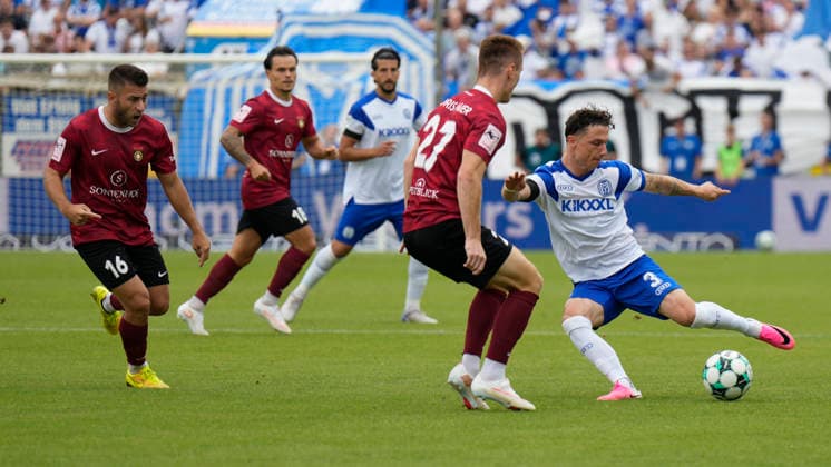 15.08.2026, Hänsch-Arena, Meppen, GER, 3. Liga, 2. Spieltag: SV Meppen vs SG Sonnenhof Großaspach, Tobias Mißner (SV Meppen 3) vs Loris Maier (SG Sonnenhof Großaspach 27) DFL REGULATIONS PROHIBIT ANY USE OF PHOTOGRAPHS AS IMAGE SEQUENCES AND OR QUASI-VIDEO. Meppen Niedersachsen Hänsch-Arena *** August 15, 2026, Hänsch Arena, Meppen, GER, 3rd Division, Matchday 2: SV Meppen vs. SG Sonnenhof Großaspach, Tobias Mißner SV Meppen 3 vs. Loris Maier SG Sonnenhof Großaspach 27 DFL regulations prohibit any use of photographs as image sequences and or quasi-video. Meppen, Lower Saxony, Hänsch Arena