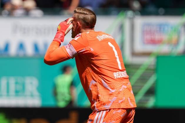 Jan Reichert 1 (1FC Nuernberg) motiviert seine Mitspieler nach dem 2:2, Gestik, Mentalitaet, SpVgg Greuther Fuerth vs. 1. FC Nuernberg, Fussball, Maenner, 2. Bundesliga, Saison 2026 2027, Hinrunde, 2. Spieltag, 15.08.2026 DFB regulations prohibit any use of photographs as image sequences and or quasi-video Fuerth Bayern Deutschland *** Jan Reichert of 1. FC Nuremberg motivates his teammates after the 2-2 draw; body language, mentality, SpVgg Greuther Fürth vs. 1. FC Nuremberg, soccer, men, 2. Bundesliga, 2026–2027 season, First Half of the Season, Matchday 2, August 15, 2026. DFB regulations prohibit any use of photographs as image sequences and or quasi-video. Fürth, Bavaria, Germany Copyright: xkolbert-press MartinxAgüerax