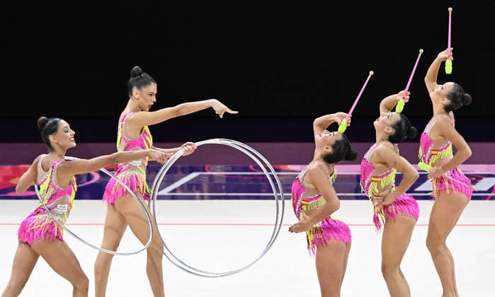 15.08.2026, xhbx, Rhythmische Sportgymnastik Weltmeisterschaft 2026, v.l. Team, Gruppe, Group, Mannschaft Spanien, Spain 3 Reifen, 2 Keulen Übung Frankfurt am Main *** August 15, 2026, xhbx, 2026 Rhythmic Gymnastics World Championships, from left: Team, Group, Spain, 3 hoops, 2 clubs routine, Frankfurt am Main