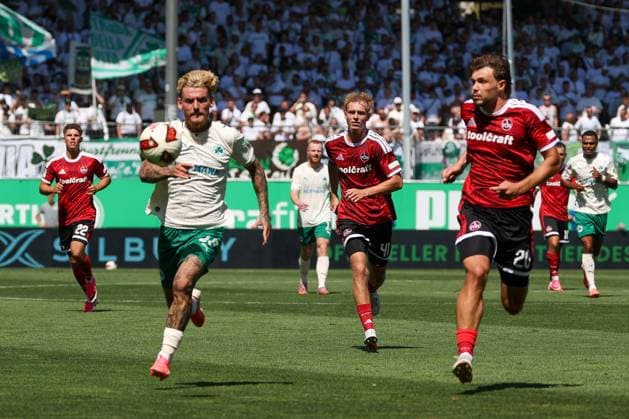 Ole Pohlmann 10 (Spvgg Greuther Fuerth) im Duell mit Fynn Otto 20 (1FC Nuernberg), SpVgg Greuther Fuerth vs. 1. FC Nuernberg, Fussball, Maenner, 2. Bundesliga, Saison 2026 2027, Hinrunde, 2. Spieltag, 15.08.2026 DFB regulations prohibit any use of photographs as image sequences and or quasi-video Fuerth Bayern Deutschland *** Ole Pohlmann (10, SpVgg Greuther Fürth) goes head-to-head with Fynn Otto (20, 1. FC Nuremberg), SpVgg Greuther Fürth vs. 1. FC Nuremberg, Soccer, Men, 2. Bundesliga, 2026–2027 Season, First Half of the Season, Matchday 2, August 15, 2026. DFB regulations prohibit any use of photographs as image sequences and or quasi-video. Fürth, Bavaria, Germany Copyright: xkolbert-press MartinxAgüerax