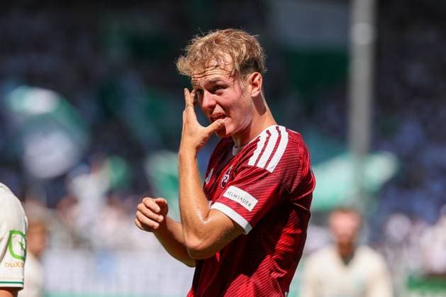 Eric Porstner 41 (1FC Nuernberg) mit Schmerzen, nach dem er den Ball gegen den Kopf bekommen hat, Aktion, SpVgg Greuther Fuerth vs. 1. FC Nuernberg, Fussball, Maenner, 2. Bundesliga, Saison 2026 2027, Hinrunde, 2. Spieltag, 15.08.2026 DFB regulations prohibit any use of photographs as image sequences and or quasi-video Fuerth Bayern Deutschland *** Eric Porstner, 41, 1. FC Nuremberg, in pain after being hit in the head by the ball; action from SpVgg Greuther Fürth vs. 1. FC Nuremberg; soccer; men s; 2. Bundesliga; 2026–2027 season, First Half of the Season, Matchday 2, August 15, 2026. DFB regulations prohibit any use of photographs as image sequences and or quasi-video. Fürth, Bavaria, Germany Copyright: xkolbert-press MartinxAgüerax