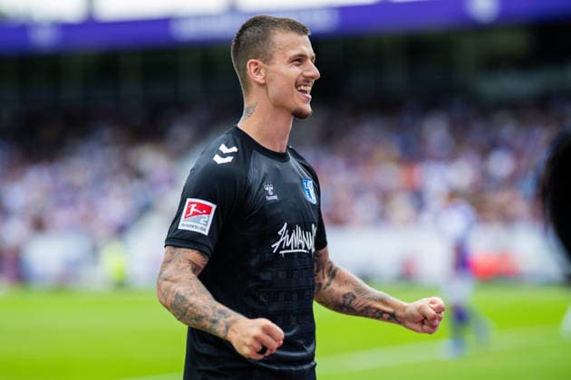 15.08.2026 - Fußball, 2026 2027, 2. Bundesliga, 2. Spieltag, VfL Osnabrück - 1. FC Magdeburg: Mateusz Zukowski (Magdeburg) jubelt nach seinem vermeintlichen Tor zum 0:3, das wegen Abseits aberkannt wurde DFL REGULATIONS PROHIBIT ANY USE OF PHOTOGRAPHS AS IMAGE SEQUENCES AND OR QUASI-VIDEO. *** August 15, 2026 Soccer, 2026–2027, 2. Bundesliga, Matchday 2, VfL Osnabrück 1 FC Magdeburg Mateusz Zukowski Magdeburg celebrates after his supposed goal to make it 0–3, which was disallowed for offside DFL REGULATIONS PROHIBIT ANY USE OF PHOTOGRAPHS AS IMAGE SEQUENCES AND OR QUASI-VIDEO