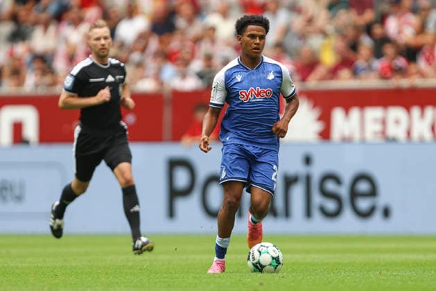 Tiago Poller (TSG Hoffenheim II) in Aktion, am Ball, Einzelaktion waehrend des Spiels der 3. Liga zwischen Fortuna Duesseldorf und TSG 1899 Hoffenheim II, Merkur Spiel-Arena am 15. August 2026 in Duesseldorf, Deutschland. (Foto von Oliver Kaelke DeFodi Images) +++ Tiago Poller (TSG Hoffenheim II) controls the ball during the 3. Liga match between Fortuna Duesseldorf and TSG 1899 Hoffenheim II at Merkur Spiel-Arena on August 15, 2026 in Dusseldorf, Germany. (Photo by Oliver Kaelke DeFodi Images) DFB DFL REGULATIONS PROHIBIT ANY USE OF PHOTOGRAPHS AS IMAGE SEQUENCES AND OR QUASI-VIDEO. (Photo by Oliver Kaelke DeFodi Images) - *** Tiago Poller of TSG Hoffenheim II in action, on the ball, making a solo run during the 3. Liga match between Fortuna Düsseldorf and TSG 1899 Hoffenheim II at the Merkur Spiel Arena on August 15, 2026, in Düsseldorf, Germany. Photo by Oliver Kaelke, DeFodi Images. Tiago Poller of TSG Hoffenheim II controls the ball during the 3. Liga match between Fortuna Düsseldorf and TSG 1899 Hoffenheim II at Merkur Spiel Arena on August 15, 2026 in Düsseldorf, Germany. Photo by Oliver Kaelke, DeFodi Images. DFB and DFL regulations prohibit any use of photographs as image sequences and or quasi-video. Photo by Oliver Kaelke, DeFodi Images.