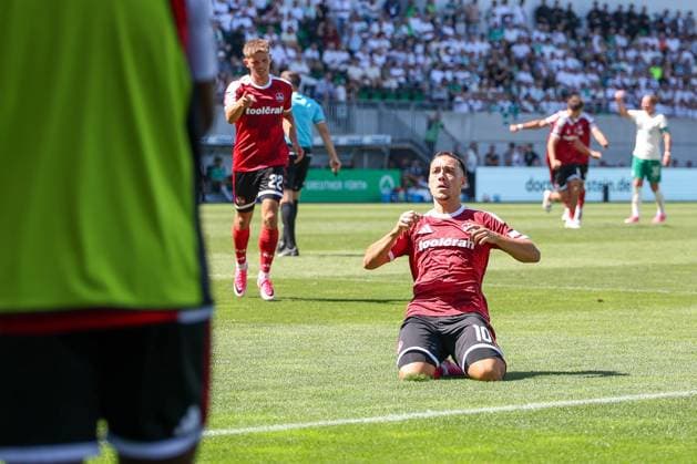Julian Justvan 10 (1FC Nuernberg) jubelt nach seinem Tor zum 2:3, Freude, Emotion, SpVgg Greuther Fuerth vs. 1. FC Nuernberg, Fussball, Maenner, 2. Bundesliga, Saison 2026 2027, Hinrunde, 2. Spieltag, 15.08.2026 DFB regulations prohibit any use of photographs as image sequences and or quasi-video Fuerth Bayern Deutschland *** Julian Justvan of 1. FC Nuremberg celebrates after scoring the goal to make it 2–3—joy, emotion—SpVgg Greuther Fürth vs. 1. FC Nuremberg, soccer, men’s, 2. Bundesliga, 2026–2027 season, First Half of the Season, Matchday 2, August 15, 2026. DFB regulations prohibit any use of photographs as image sequences and or quasi-video. Fürth, Bavaria, Germany Copyright: xkolbert-press MartinxAgüerax