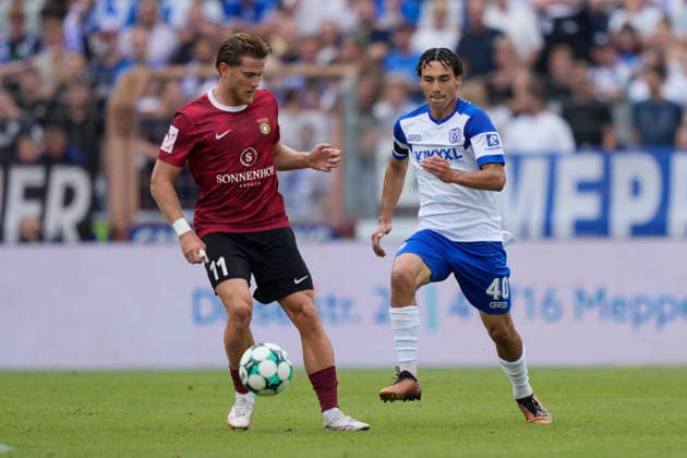 15.08.2026, Hänsch-Arena, Meppen, GER, 3. Liga, 2. Spieltag: SV Meppen vs SG Sonnenhof Großaspach, Niclas Nadj (SV Meppen 40) vs (SG Sonnenhof Großaspach 11) DFL REGULATIONS PROHIBIT ANY USE OF PHOTOGRAPHS AS IMAGE SEQUENCES AND OR QUASI-VIDEO. Meppen Niedersachsen Hänsch-Arena *** August 15, 2026, Hänsch Arena, Meppen, GER, 3rd Division, Matchday 2: SV Meppen vs. SG Sonnenhof Großaspach, Niclas Nadj SV Meppen 40 vs. SG Sonnenhof Großaspach 11 DFL REGULATIONS PROHIBIT ANY USE OF PHOTOGRAPHS AS IMAGE SEQUENCES AND OR QUASI-VIDEO Meppen, Lower Saxony, Hänsch Arena