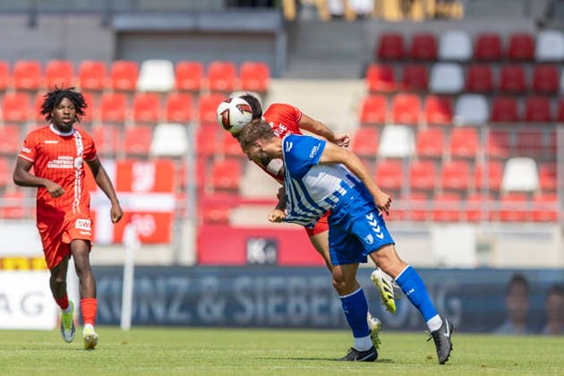 Regionalliga Nordost: FC Rot-Weiß Erfurt vs. 1. FC Magdeburg II; Erfurt; 15.08.2026 Sofiane Ikene ( 4; FC Rot-Weiß Erfurt) gegen Luc Thomas Elsner ( 9; 1. FC Magdeburg II) Regionalliga Nordost: FC Rot-Weiß Erfurt vs. 1. FC Magdeburg II; Steigerwaldstadion Erfurt; 15.08.2026 *** Regionalliga Northeast FC Rot Weiß Erfurt vs. 1. FC Magdeburg II Erfurt, August 15, 2026 Sofiane Ikene 4 FC Rot Weiß Erfurt vs. Luc Thomas Elsner 9 1. FC Magdeburg II Regionalliga Northeast FC Rot Weiß Erfurt vs. 1. FC Magdeburg II SteigerWaldstadion, Erfurt, August 15, 2026 Copyright: xBEAUTIFULxSPORTS Duehringx