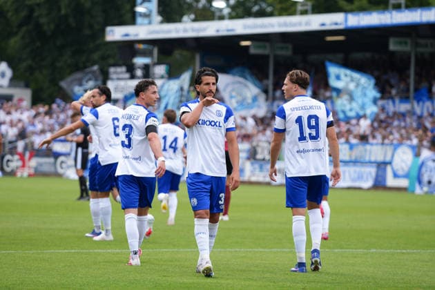 Deutschland: Fussball, 3. Liga, 2. Spieltag, Hänsch-Arena, SV Meppem vs. SG Sonnenhof-Großaspach: Jubel über Stefan Rankic (SV Meppen, 33) Tor zum 1:0 *** German Soccer, 3rd Division, Matchday 2, Hänsch Arena, SV Meppen vs. SG Sonnenhof Großaspach: Cheers for Stefan Rankic of SV Meppen, who scored the 1-0 goal Copyright: xMichelxWittex