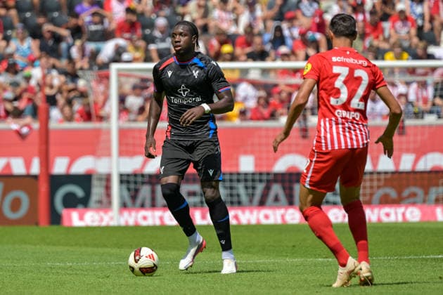 Jaydee Canvot (Crystal Palace FC, 06) am Ball und vor Vincenzo Grifo (SC Freiburg, 32) GER, SC Freiburg vs Crystal Palace FC, Fussball, Testspiel, , Saison 2026 2027, 15.08.2026 GER, SC Freiburg vs Crystal Palace FC, Fussball, Testspiel, , Saison 2026 2027, 15.08.2026 Freiburg *** Jaydee Canvot, Crystal Palace FC, No. 06, in possession of the ball and ahead of Vincenzo Grifo, SC Freiburg, No. 32, GER, SC Freiburg vs. Crystal Palace FC, Soccer, Friendly, , 2026–2027 Season, August 15, 2026 GER, SC Freiburg vs. Crystal Palace FC, Soccer, Friendly, , 2026–2027 season, August 15, 2026 Freiburg Copyright: xEibner-Pressefotox EP_THS