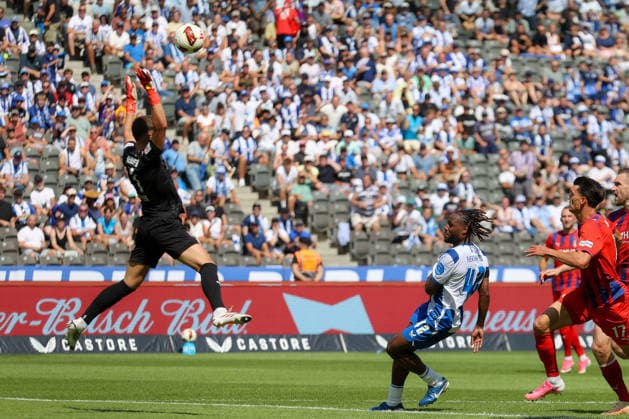 15.082026, xtgx, Fussball - 2.Bundesliga Hertha BSC Berlin - 1.FC Heidenheim emspor, v.l. Tor zum 3:0 durch Deyovaisio Zeefuik (Hertha, 42) (DFL DFB REGULATIONS PROHIBIT ANY USE OF PHOTOGRAPHS as IMAGE SEQUENCES and or QUASI-VIDEO) Berlin *** 15 08 20 26, xtgx, Soccer 2. Bundesliga Hertha BSC Berlin 1 FC Heidenheim emspor, from left: Goal making it 3–0 by Deyovaisio Zeefuik (Hertha), 42 DFL DFB REGULATIONS PROHIBIT ANY USE OF PHOTOGRAPHS AS IMAGE SEQUENCES AND OR QUASI-VIDEO Berlin