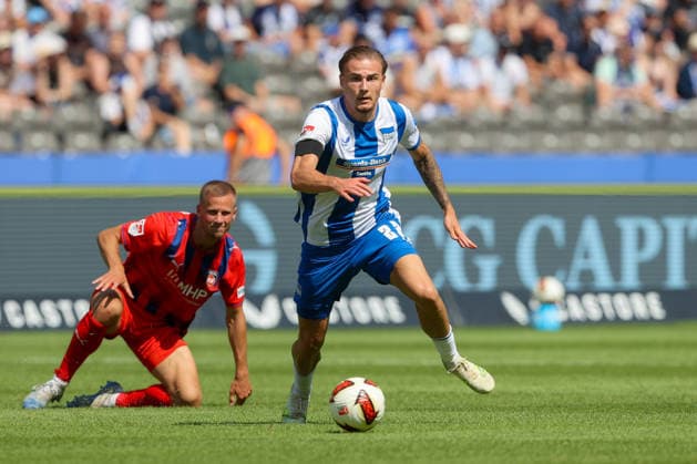 15.082026, xtgx, Fussball - 2.Bundesliga Hertha BSC Berlin - 1.FC Heidenheim emspor, v.l. Marten Winkler (Hertha, 22) am Ball, plays the ball (DFL DFB REGULATIONS PROHIBIT ANY USE OF PHOTOGRAPHS as IMAGE SEQUENCES and or QUASI-VIDEO) Berlin *** 15 082026, xtgx, Soccer, 2. Bundesliga: Hertha BSC Berlin 1, FC Heidenheim, emspor; from left: Marten Winkler (Hertha), 22, on the ball, plays the ball. DFL and DFB regulations prohibit any use of photographs as image sequences and or quasi-video. Berlin