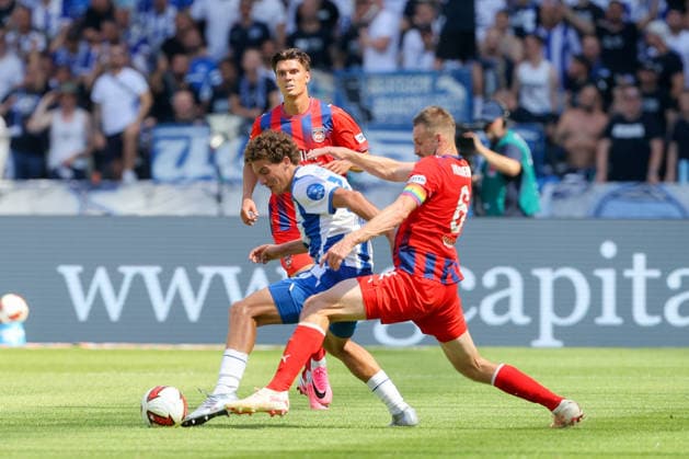 15.082026, xtgx, Fussball - 2.Bundesliga Hertha BSC Berlin - 1.FC Heidenheim emspor, v.l. Soufian Gouram (Hertha, 33), Patrick Mainka (Heidenheim, 6) Zweikampf, Duell, Kampf, tackle (DFL DFB REGULATIONS PROHIBIT ANY USE OF PHOTOGRAPHS as IMAGE SEQUENCES and or QUASI-VIDEO) Berlin *** 15 082026, xtgx, Soccer 2. Bundesliga Hertha BSC Berlin 1 FC Heidenheim emspor, from left: Soufian Gouram (Hertha), 33, Patrick Mainka (Heidenheim), 6, tackle, duel, battle, DFL DFB REGULATIONS PROHIBIT ANY USE OF PHOTOGRAPHS AS IMAGE SEQUENCES AND OR QUASI-VIDEO, Berlin