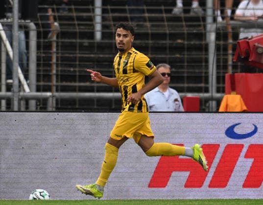 15.08.2026 xophax, Fussball 3.Liga , SC Fortuna Köln gegen Alemannia Aachen. Mehdi Loune ( Alemannia Aachen ) erzielt per Elfmeter das 1 zu 0 für Aachen . Koeln *** August 15, 2026, xophax, Soccer 3rd Division, SC Fortuna Cologne vs. Alemannia Aachen; Mehdi Loune of Alemannia Aachen scores on a penalty kick to make it 1–0 for Aachen over Cologne