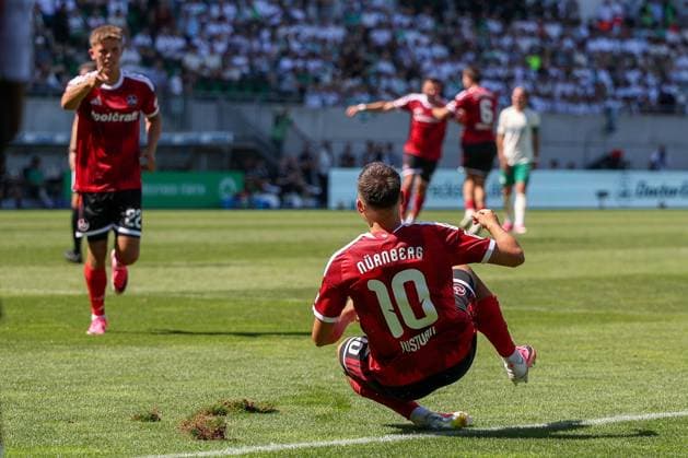 Jubel bei Julian Justvan 10 (1FC Nuernberg) und Finn Becker 22 (1FC Nuernberg) nach dem 2:3, SpVgg Greuther Fuerth vs. 1. FC Nuernberg, Fussball, Maenner, 2. Bundesliga, Saison 2026 2027, Hinrunde, 2. Spieltag, 15.08.2026 DFB regulations prohibit any use of photographs as image sequences and or quasi-video Fuerth Bayern Deutschland *** Julian Justvan (10, 1. FC Nuremberg) and Finn Becker (22, 1. FC Nuremberg) celebrate after the 2–3 match between SpVgg Greuther Fürth and 1. FC Nuremberg, soccer, men’s, 2. Bundesliga, 2026–2027 season, First Half of the Season, Matchday 2, August 15, 2026. DFB regulations prohibit any use of photographs as image sequences and or quasi-video. Fürth, Bavaria, Germany Copyright: xkolbert-press MartinxAgüerax