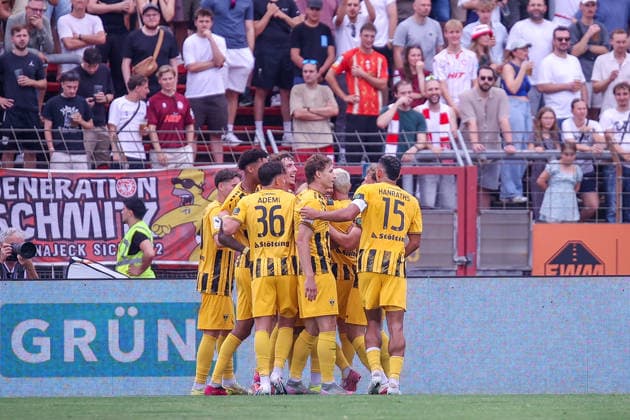 15.08.2026, xsefx, Fußball, SC Fortuna Köln - TSV Alemannia Aachen, 3.Liga, Südstation, 2. Spieltag, Saison 2026 2027: Torjubel nach dem Elfmetertor zum 1:0 durch Torschütze Mehdi Loune (Alemannia Aachen 10) DFB regulations prohibit any use of photographs as image sequences and or quasi-video. Nordrhein-Westfalen Deutschland *** August 15, 2026, xsefx, Soccer, SC Fortuna Köln vs. TSV Alemannia Aachen, 3. Liga, Südstation, Matchday 2, 2026–2027 Season. Celebrations after the penalty kick goal that made it 1–0, scored by Mehdi Loune. Alemannia Aachen 10. DFB regulations prohibit any use of photographs as image sequences and or quasi-video. North Rhine-Westphalia, Germany