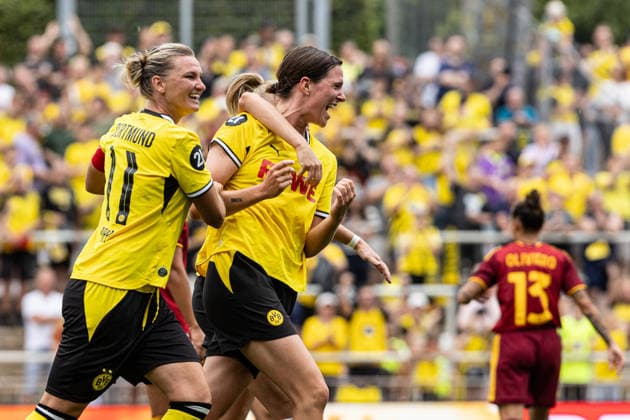Testspiel: Borussia Dortmund Frauen - AS Roma Frauen; 15.08.2026 Borussia Dortmund Frauen bejubelt das Tor, 1:0 durch Lara Schmidt (Borussia Dortmund Frauen, 25) Testspiel, BVB-Saisoneröffnung 2026 27: Borussia Dortmund Frauen - AS Roma Frauen; Rote Erde, Dortmund; 15.08.2026 *** Friendly Match: Borussia Dortmund Women vs. AS Roma Women, August 15, 2026. Borussia Dortmund Women celebrate the goal—1–0 by Lara Schmidt. Borussia Dortmund Women, 25th friendly match, BVB 2026-27 Season Opener: Borussia Dortmund Women vs. AS Roma Women at Rote Erde, Dortmund, August 15, 2026 Copyright: xBEAUTIFULxSPORTS Buriakovx