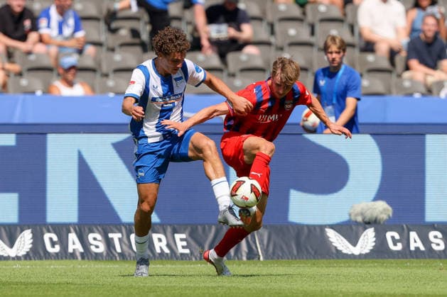 15.082026, xtgx, Fussball - 2.Bundesliga Hertha BSC Berlin - 1.FC Heidenheim emspor, v.l. Soufian Gouram (Hertha, 33), Marvin Pieringer (Heidenheim, 18) Zweikampf, Duell, Kampf, tackle (DFL DFB REGULATIONS PROHIBIT ANY USE OF PHOTOGRAPHS as IMAGE SEQUENCES and or QUASI-VIDEO) Berlin *** 15 082026, xtgx, Soccer 2. Bundesliga Hertha BSC Berlin 1 FC Heidenheim emspor, from left: Soufian Gouram (Hertha), 33, Marvin Pieringer (Heidenheim), 18: Tackle, duel, battle, DFL DFB REGULATIONS PROHIBIT ANY USE OF PHOTOGRAPHS AS IMAGE SEQUENCES AND OR QUASI-VIDEO Berlin
