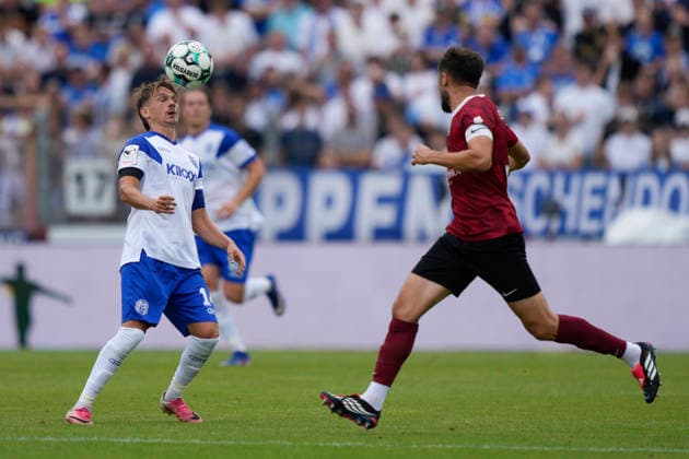 15.08.2026, Hänsch-Arena, Meppen, GER, 3. Liga, 2. Spieltag: SV Meppen vs SG Sonnenhof Großaspach, Kopfball Thorben Deters (SV Meppen 14) DFL REGULATIONS PROHIBIT ANY USE OF PHOTOGRAPHS AS IMAGE SEQUENCES AND OR QUASI-VIDEO. Meppen Niedersachsen Hänsch-Arena *** August 15, 2026, Hänsch Arena, Meppen, GER, 3rd Division, Matchday 2: SV Meppen vs. SG Sonnenhof Großaspach, header by Thorben Deters, SV Meppen 14. DFL regulations prohibit any use of photographs as image sequences and or quasi-video. Meppen, Lower Saxony, Hänsch Arena