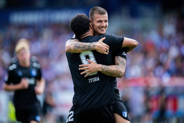 15.08.2026 - Fußball, 2026 2027, 2. Bundesliga, 2. Spieltag, VfL Osnabrück - 1. FC Magdeburg: (L-R) Emmanuel Iyoha (Magdeburg) jubelt nach seinem Tor zum 0:3 mit Mateusz Zukowski (Magdeburg) DFL REGULATIONS PROHIBIT ANY USE OF PHOTOGRAPHS AS IMAGE SEQUENCES AND OR QUASI-VIDEO. *** August 15, 2026 Soccer, 2026–2027, 2. Bundesliga, Matchday 2, VfL Osnabrück 1 FC Magdeburg Referee Emmanuel Iyoha Magdeburg celebrates after scoring the 0–3 goal with Mateusz Zukowski Magdeburg DFL REGULATIONS PROHIBIT ANY USE OF PHOTOGRAPHS AS IMAGE SEQUENCES AND OR QUASI-VIDEO