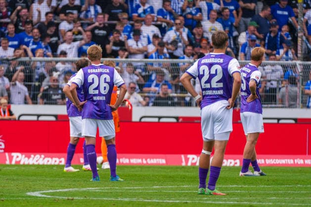 Fridolin Wagner (VfL Osnabrück, 26), Bernd Riesselmann (VfL Osnabrück, 22) frustriert, genervt, Deutschland: Fussball, 2. Bundesliga, Saison 2026 27, 2. Spieltag, 15.08.2026, VfL Osnabrück vs 1. FC Magdeburg, Stadion Bremer Brücke (Osnabrück, Niedersachsen) *** Fridolin Wagner, VfL Osnabrück, 26; Bernd Riesselmann, VfL Osnabrück, 22—frustrated, annoyed; German soccer, 2. Bundesliga, 2026–27 season, Matchday 2, August 15, 2026; VfL Osnabrück vs. 1. FC Magdeburg, Bremer Brücke Stadium, Osnabrück, Lower Saxony Copyright: xLeonxFrickx