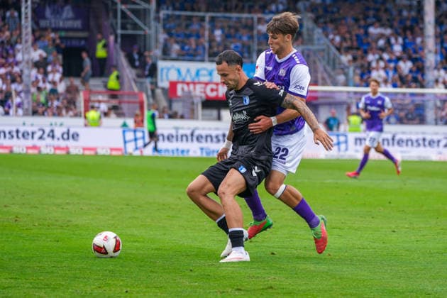Bernd Riesselmann (VfL Osnabrück, 22), Falko Michel (1. FC Magdeburg, 21), Deutschland: Fussball, 2. Bundesliga, Saison 2026 27, 2. Spieltag, 15.08.2026, VfL Osnabrück vs 1. FC Magdeburg, Stadion Bremer Brücke (Osnabrück, Niedersachsen) *** Bernd Riesselmann, VfL Osnabrück, 22; Falko Michel, 1 FC Magdeburg, 21; German Soccer, 2. Bundesliga, 2026–27 Season, Matchday 2, August 15, 2026; VfL Osnabrück vs. 1 FC Magdeburg, Bremer Brücke Stadium, Osnabrück, Lower Saxony Copyright: xLeonxFrickx