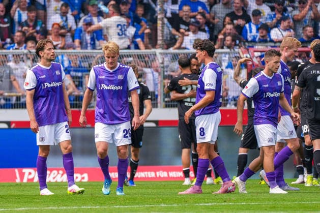 VfL Osnabrück ist frustriert nach dem Gegentor zum 0:3 durch Emmanuel Iyoha (1. FC Magdeburg, 8), Deutschland: Fussball, 2. Bundesliga, Saison 2026 27, 2. Spieltag, 15.08.2026, VfL Osnabrück vs 1. FC Magdeburg, Stadion Bremer Brücke (Osnabrück, Niedersachsen) *** VfL Osnabrück is frustrated after conceding the goal that made the score 0–3, scored by Emmanuel Iyoha. 1 FC Magdeburg, 8, German Soccer, 2. Bundesliga, 2026–27 Season, Matchday 2, August 15, 2026, VfL Osnabrück vs. 1 FC Magdeburg, Bremer Brücke Stadium, Osnabrück, Lower Saxony Copyright: xLeonxFrickx
