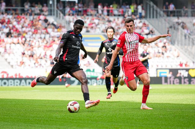 Deutschland, Fußball, 1 Bundesliga, Saison 2026 2027, Testspiel SC Freiburg vs. Crystal Palace Europa-Park-Stadion (Freiburg): IsmaÃ¯la Sarr (Crystal Palace, 7) Yannik Engelhardt (SC Freiburg 16) Freiburg Europa Park Stadion Baden-Württemberg Deutschland *** Germany, Soccer, Bundesliga 1, 2026–2027 Season, Friendly Match: SC Freiburg vs. Crystal Palace at Europa-Park Stadium, Freiburg; Ismaïla Sarr (Crystal Palace), 7 Yannik Engelhardt (SC Freiburg), 16 Freiburg, Europa-Park Stadium, Baden-Württemberg, Germany Copyright: xFINLEYxMÖRCHx