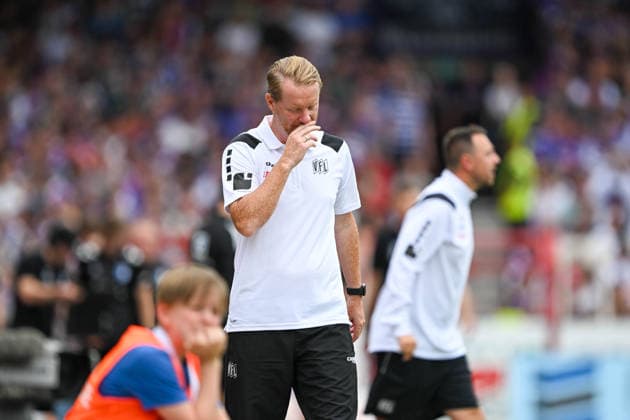 2. Bundesliga 26 27 - VfL Osnabrück - 1. FC Magdeburg am 15.08.2026 an der Bremer Brücke in Osnabrück Trainer Timo Schultz (Osnabrueck) unzufrieden, enttäuscht, enttaeuscht, niedergeschlagen. *** 2. Bundesliga, Matchday 26: VfL Osnabrück 1, FC Magdeburg on August 15, 2026, at Bremer Brücke in Osnabrück. Coach Timo Schultz: Osnabrück—dissatisfied, disappointed, disheartened, dejected MT
