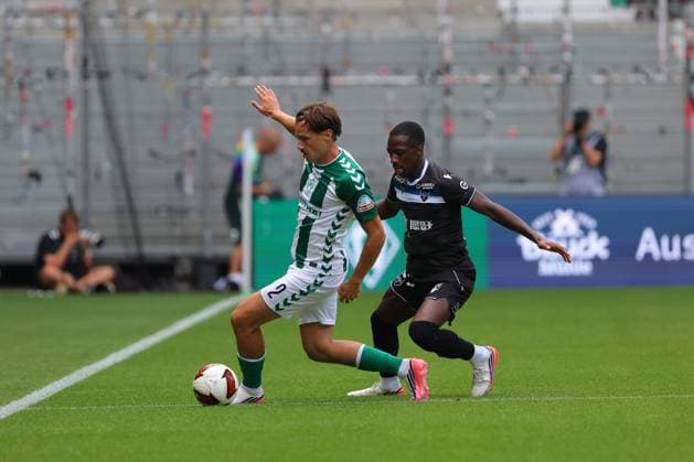 15.08.26, GER, Fussball, 1.FBL Männer, Freundschaftsspiel, Tach der Fans 2026, Saison2026 2027, Weserstadion, SV Werder Bremen vs.AJ Auxerre Olivier Deman (SV Werder Bremen 02) im Zweikampf gegen Lamine Sy (AJ Auxerre 27) Foto nordphoto GmbH Tauchnitz DFB REGULATIONS PROHIBIT ANY USE OF PHOTOGRAPHS AS IMAGE SEQUENCES AND OR QUASI-VIDEO. Bremen Weserstadion Bremen Germany *** August 26, 2015, GER, Soccer, 1. Bundesliga Men, Friendly Match, Fan Day 2026, 2026–2027 Season, Weserstadion, SV Werder Bremen vs. AJ Auxerre Olivier Deman of SV Werder Bremen 02 in a tackle against Lamine Sy of AJ Auxerre 27 Photo: nordphoto GmbH Tauchnitz DFB REGULATIONS PROHIBIT ANY USE OF PHOTOGRAPHS AS IMAGE SEQUENCES AND OR QUASI-VIDEO Bremen Weserstadion, Bremen, Germany Copyright: xnordphotoxGmbHx xTauchnitzx