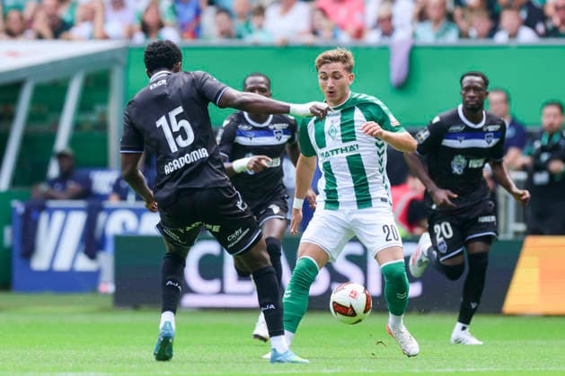 Christ Makosso (AJ Auxerre) und Ivan San Jose Cantalejo Chuki (Werder Bremen) kaempfen um den Ball waehrend des Freundschaftsspiels zwischen Werder Bremen und AJ Auxerre im Weserstadion am 15. August 2026 in Bremen, Deutschland. (Foto von Marco Steinbrenner DeFodi Images) +++ Christ Makosso (AJ Auxerre) und Ivan San Jose Cantalejo Chuki (Werder Bremen) battle for the ball during the Friendly match between Werder Bremen and AJ Auxerre at Weserstadion on August 15, 2026 in Bremen, Germany. (Photo by Marco Steinbrenner DeFodi Images) (Photo by Marco Steinbrenner DeFodi Images) - *** Christ Makosso of AJ Auxerre and Ivan San Jose Cantalejo Chuki of Werder Bremen battle for the ball during the friendly match between Werder Bremen and AJ Auxerre at the Weserstadion on August 15, 2026, in Bremen, Germany. Photo by Marco Steinbrenner, DeFodi Images. Christ Makosso of AJ Auxerre and Ivan San Jose Cantalejo Chuki of Werder Bremen battle for the ball during the friendly match between Werder Bremen and AJ Auxerre at the Weserstadion on August 15, 2026 in Bremen, Germany Photo by Marco Steinbrenner DeFodi Images Photo by Marco Steinbrenner DeFodi Images