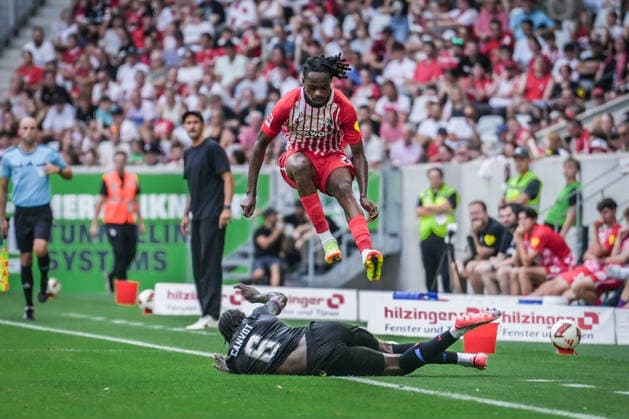 Testspiel: SC Freiburg vs Crystal Palace, 15.08.2026 Jaydee Canvot (Crystal Palace, 23) mit einer Grätsche gegen Jordy Makengo (SC Freiburg, 33) Testspiel: SC Freiburg vs Crystal Palace, Europa-Park-Stadion, 15.08.2026 DFB DFL REGULATIONS PROHIBIT ANY USE OF PHOTOGRAPHS AS IMAGE SEQUENCES AND OR QUASI-VIDEO. *** Friendly Match: SC Freiburg vs. Crystal Palace, August 15, 2026. Jaydee Canvot (Crystal Palace, No. 23) makes a sliding tackle on Jordy Makengo (SC Freiburg), 33 Friendly Match: SC Freiburg vs. Crystal Palace, Europa-Park Stadium, August 15, 2026. DFB and DFL regulations prohibit any use of photographs as image sequences and or quasi-video. Copyright: xBEAUTIFULxSPORTS Boscox