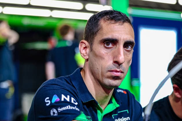 Sebastien Buemi (Envision Racing, 16) bei der Autogrammstunde, ABB FIA Formula E World Championship, WM, Weltmeisterschaft London e-Prix 2026, Vereinigtes Koenigreich, Saison 12 2025 26, Runde 16, 15.07.2026, ABB FIA Formula E World Championship, London e-Prix 2026, Vereinigtes Koenigreich, Saison 12 2025 26, Runde 16, 15.07.2026 London *** Sebastien Buemi, Envision Racing, No. 16 at the autograph session, ABB FIA Formula E World Championship, 2026 London e-Prix, United Kingdom, Season 12 (2025–26), Round 16, July 15, 2026, ABB FIA Formula E World Championship, 2026 London ePrix, United Kingdom, Season 12 (2025–26), Round 16, July 15, 2026, London Copyright: xEibner-Pressefoto LauraxRoemerx EP_LRR