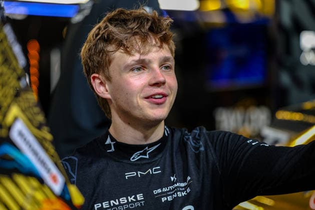 Taylor Barnard (DS Penske, 77) bei der Autogrammstunde, ABB FIA Formula E World Championship, WM, Weltmeisterschaft London e-Prix 2026, Vereinigtes Koenigreich, Saison 12 2025 26, Runde 16, 15.07.2026, ABB FIA Formula E World Championship, London e-Prix 2026, Vereinigtes Koenigreich, Saison 12 2025 26, Runde 16, 15.07.2026 London *** Taylor Barnard of DS Penske, 77, at the autograph session, ABB FIA Formula E World Championship, London e-Prix 2026, United Kingdom, Season 12 (2025–26), Round 16, July 15, 2026, ABB FIA Formula E World Championship, 2026 London ePrix, United Kingdom, Season 12 (2025–26), Round 16, July 15, 2026, London Copyright: xEibner-Pressefoto LauraxRoemerx EP_LRR