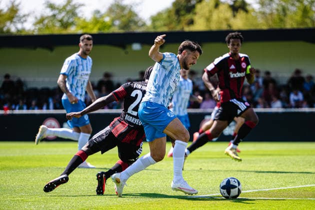 Derek Boakye Osei (Eintracht Frankfurt II, 24), Yannick Glessing (SV Stuttgarter Kickers, 07) Eintracht Frankfurt II vs. SV Stuttgarter Kickers, Fussball, Regionalliga Suedwest, 2. Spieltag, Saison 2026 2027, 15.08.2026 Eibner-Pressefoto Attila Ziga Eintracht Frankfurt II vs. SV Stuttgarter Kickers, Fussball, Regionalliga Suedwest, 2. Spieltag, Saison 2026 2027, 15.08.2026 Dreiech *** Derek Boakye Osei, Eintracht Frankfurt II, 24; Yannick Glessing, SV Stuttgarter Kickers, 07; Eintracht Frankfurt II vs. SV Stuttgarter Kickers, soccer, Regionalliga Southwest, Matchday 2, 2026–2027 season, August 15, 2026 Eibner Press Photo Attila Ziga Eintracht Frankfurt II vs. SV Stuttgarter Kickers, Soccer, Regionalliga Southwest, Matchday 2, 2026–2027 Season, August 15, 2026 Dreiech Copyright: xEibner-Pressefotox EP_AZA