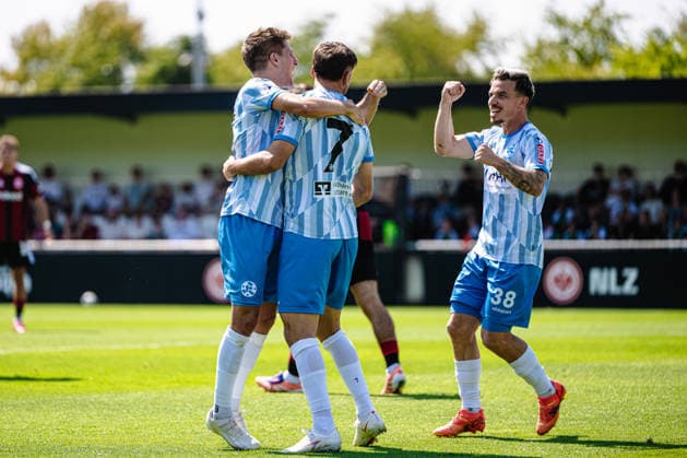 Freude bei Christian Mauersberger (SV Stuttgarter Kickers, 38) Eintracht Frankfurt II vs. SV Stuttgarter Kickers, Fussball, Regionalliga Suedwest, 2. Spieltag, Saison 2026 2027, 15.08.2026 Eibner-Pressefoto Attila Ziga Eintracht Frankfurt II vs. SV Stuttgarter Kickers, Fussball, Regionalliga Suedwest, 2. Spieltag, Saison 2026 2027, 15.08.2026 Dreiech *** Christian Mauersberger celebrates. SV Stuttgarter Kickers, 38 Eintracht Frankfurt II vs. SV Stuttgarter Kickers, soccer, Regionalliga Southwest, Matchday 2, 2026–2027 season, August 15, 2026 Eibner Press Photo Attila Ziga Eintracht Frankfurt II vs. SV Stuttgarter Kickers, soccer, Regionalliga Southwest, Matchday 2, 2026–2027 season, August 15, 2026 Dreiech Copyright: xEibner-Pressefotox EP_AZA