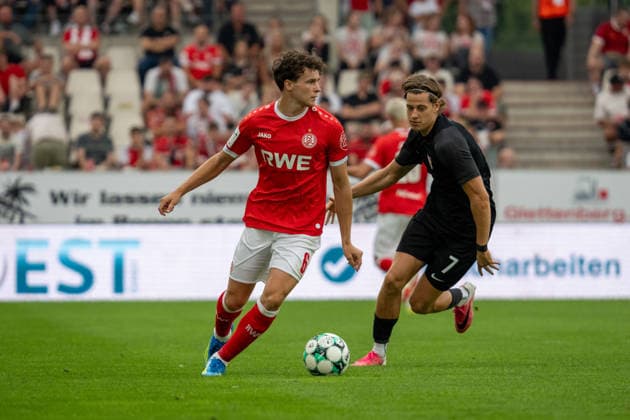 Max Geschwill (Rot-Weiss Essen, 06) und Marc Richter (TSV Havelse, 07) im Zweikampf, GER Rot-Weiss Essen vs. TSV Havelse, Fussball, 3. Liga, Spieltag 02, Saison 2026 2027, 15.08.2026 DFB DFL REGULATIONS PROHIBIT ANY USE OF PHOTOGRAPHS AS IMAGE SEQUENCES AND OR QUASI-VIDEO, GER Rot-Weiss Essen vs. TSV Havelse, Fussball, 3. Liga, Spieltag 02, Saison 2026 2027, 15.08.2026 Essen *** Max Geschwill (Rot Weiss Essen, 06) and Marc Richter (TSV Havelse, 07) in a tackle, GER Rot Weiss Essen vs. TSV Havelse, Soccer, 3rd Division, Matchday 02, 2026–2027 Season, August 15, 2026 DFB and DFL regulations prohibit any use of photographs as image sequences and or quasi-video, GER Rot Weiss Essen vs. TSV Havelse, soccer, 3rd League, Matchday 02, 2026–2027 season, August 15, 2026, Essen Copyright: xEibner-Pressefoto FabianxFriesex EP_FFE