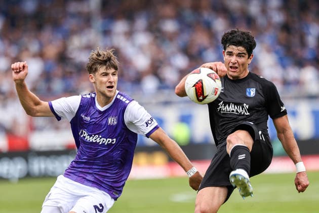 2026.08.15, xkwix, Fußball, 2. Bundesliga, VfL Osnabrück - 1. FC Magdeburg, Stadion an der Bremer Brücke, 2.Spieltag, Saison 2026 2027: Anselmo Garcia MacNulty (1. FC Magdeburg 3) im Zweikampf gegen Bernd Riesselmann (VfL Osnabrueck 22) DFB regulations prohibit any use of photographs as image sequences and or quasi-video. Photo: xKamilxWilkowskixPressefotoKochx Niedersachsen Deutschland *** August 15, 2026, xkwix, Soccer, 2. Bundesliga, VfL Osnabrück vs. 1. FC Magdeburg, Stadion an der Bremer Brücke, Matchday 2, 2026–2027 Season: Anselmo Garcia MacNulty of 1. FC Magdeburg (3) in a tackle against Bernd Riesselmann of VfL Osnabrück (22). DFB regulations prohibit any use of photographs as image sequences and or quasi-video. Photo: xKamilxWilkowskixPressefotoKochx Lower Saxony, Germany